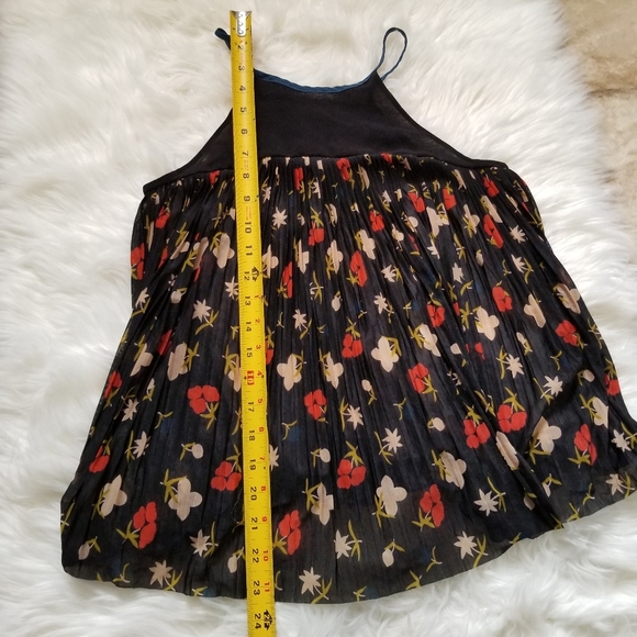 UO Cooperative Pleated Floral Swing Top Small - Picture 6 of 10
